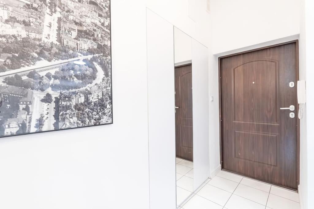 Wyjatkowy Apartament Na Rynku วรอตซวาฟ ภายนอก รูปภาพ