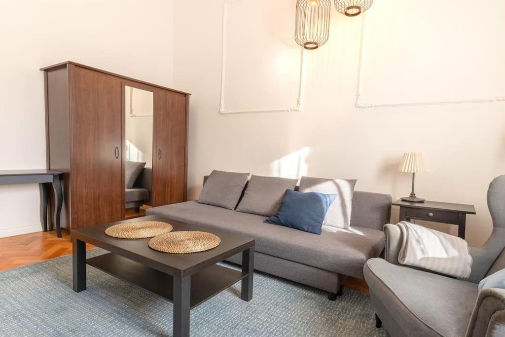 Wyjatkowy Apartament Na Rynku วรอตซวาฟ ภายนอก รูปภาพ